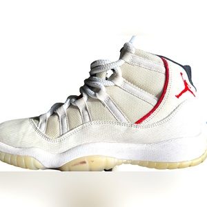 Nike Air Jordan 11 Retro GS 'Platinum Tint' Size Boys Youth 7. Like a NEW!